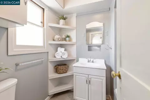 Bath - 3265 Hillview Ln, Lafayette, CA 94549 photo 1 of 2
