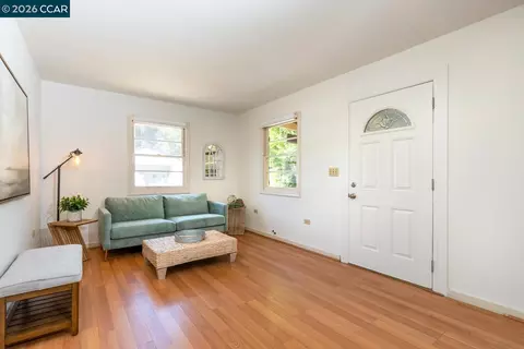 Living - 3265 Hillview Ln, Lafayette, CA 94549 photo 2 of 4