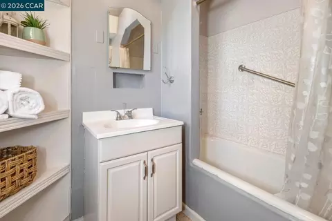 Bath - 3265 Hillview Ln, Lafayette, CA 94549 photo 2 of 2
