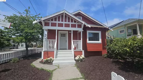 1068 66th St, Oakland, CA 94608
