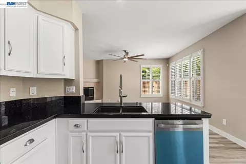 Kitchen - 2449 Almanor Dr, Tracy, CA 95304 photo 5 of 5