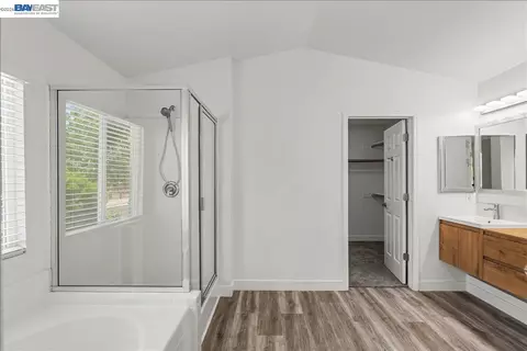 Bath - 2449 Almanor Dr, Tracy, CA 95304 photo 2 of 4