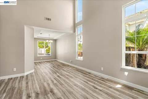 Living - 2449 Almanor Dr, Tracy, CA 95304 photo 2 of 7