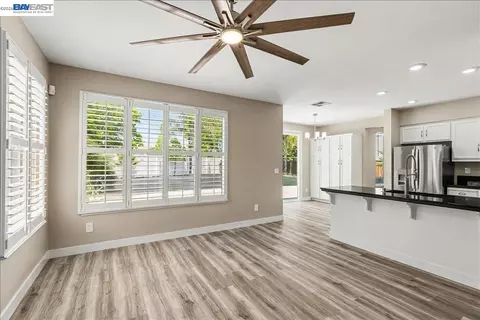 Living - 2449 Almanor Dr, Tracy, CA 95304 photo 4 of 7