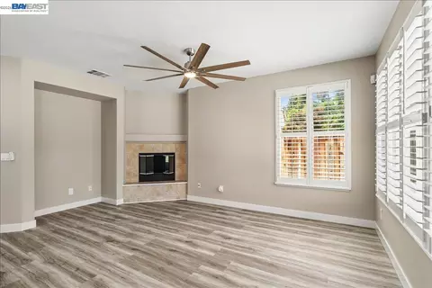 Living - 2449 Almanor Dr, Tracy, CA 95304 photo 5 of 7