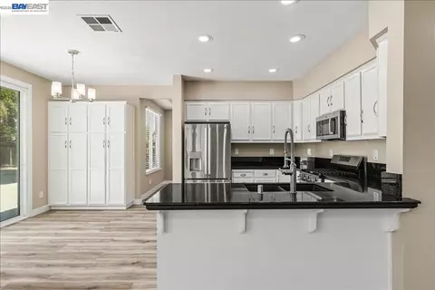 Kitchen - 2449 Almanor Dr, Tracy, CA 95304 photo 3 of 5