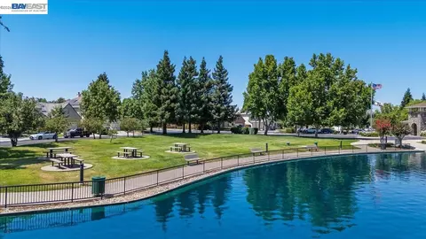 View/Area - 2449 Almanor Dr, Tracy, CA 95304 photo 2 of 7