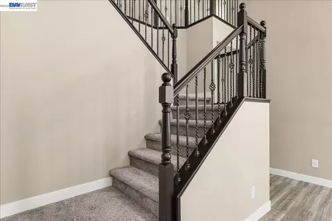 Entry Way - 2449 Almanor Dr, Tracy, CA 95304 photo 7 of 9