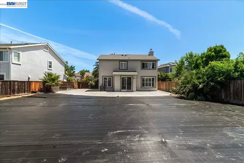 Exterior - 2449 Almanor Dr, Tracy, CA 95304 photo 5 of 7