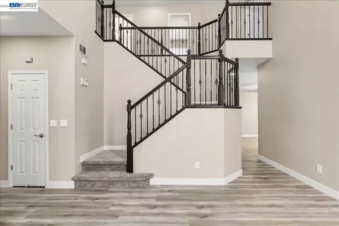 Entry Way - 2449 Almanor Dr, Tracy, CA 95304 photo 5 of 9