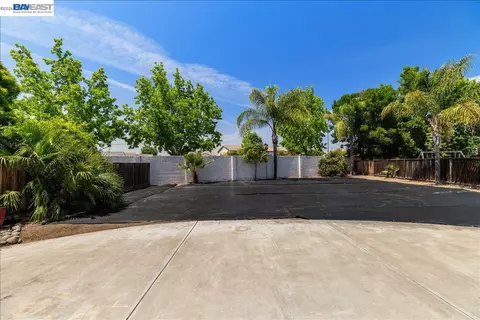 Exterior - 2449 Almanor Dr, Tracy, CA 95304 photo 2 of 7