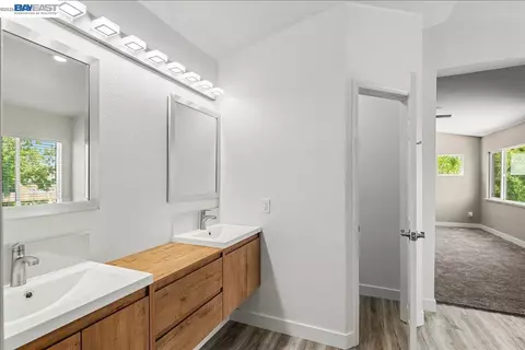 Bath - 2449 Almanor Dr, Tracy, CA 95304 photo 4 of 4