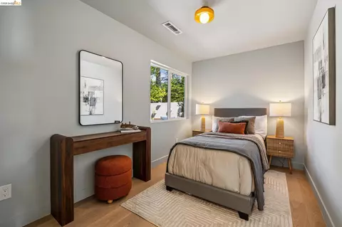 Bedroom - 1328 Summit Rd, Berkeley, CA 94708 photo 1 of 8
