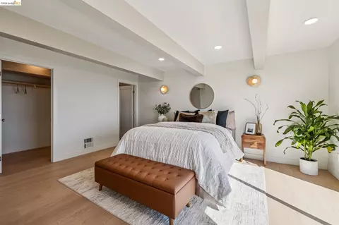 Bedroom - 1328 Summit Rd, Berkeley, CA 94708 photo 4 of 8