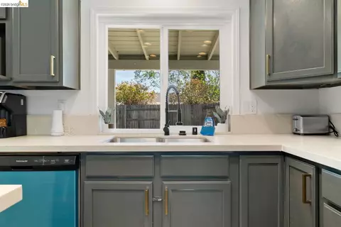 Kitchen - 6322 Madison Ave, Carmichael, CA 95608 photo 2 of 5