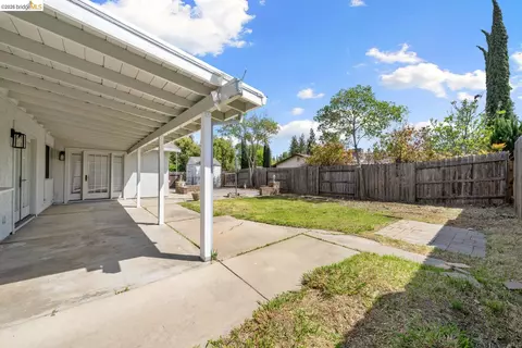 Exterior - 6322 Madison Ave, Carmichael, CA 95608 photo 2 of 4