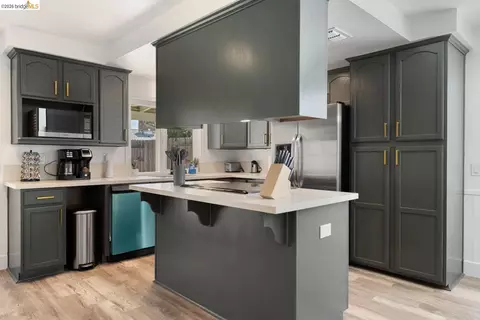 Kitchen - 6322 Madison Ave, Carmichael, CA 95608 photo 3 of 5