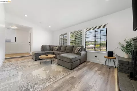 Living - 6322 Madison Ave, Carmichael, CA 95608 photo 1 of 2