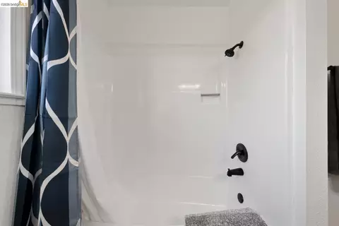 Bath - 6322 Madison Ave, Carmichael, CA 95608 photo 3 of 5