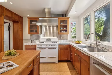 Kitchen - 1490 Arch St, Berkeley, CA 94708 photo 2 of 4