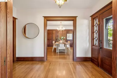 Entry Way - 1490 Arch St, Berkeley, CA 94708 photo 3 of 5