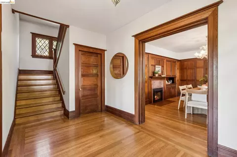 Entry Way - 1490 Arch St, Berkeley, CA 94708 photo 4 of 5