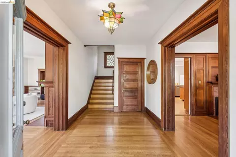 Entry Way - 1490 Arch St, Berkeley, CA 94708 photo 2 of 5