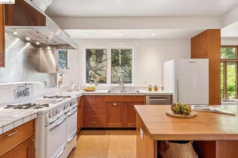 Kitchen - 1490 Arch St, Berkeley, CA 94708 photo 3 of 4