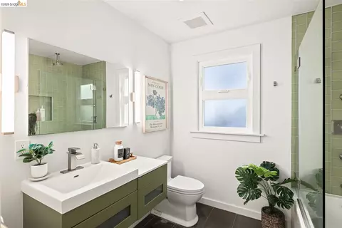Bath - 1429 Edith St, Berkeley, CA 94703 photo 1 of 1