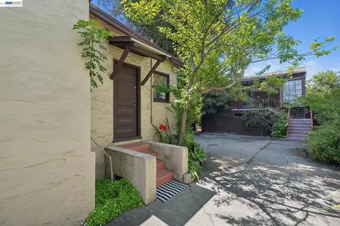 4989 Shafter Ave, Oakland, CA 94609