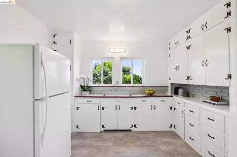 Kitchen - 178 Ardmore Rd, Kensington, CA 94707 photo 2 of 3