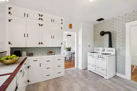 Kitchen - 178 Ardmore Rd, Kensington, CA 94707 photo 1 of 3