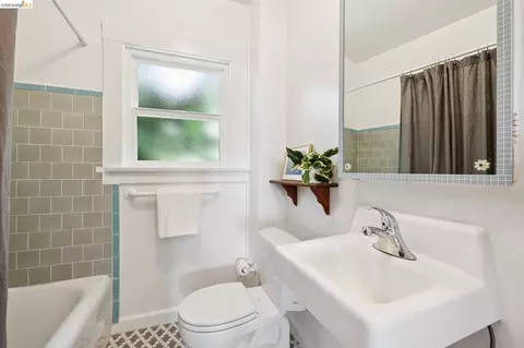 Bath - 178 Ardmore Rd, Kensington, CA 94707 photo 3 of 3