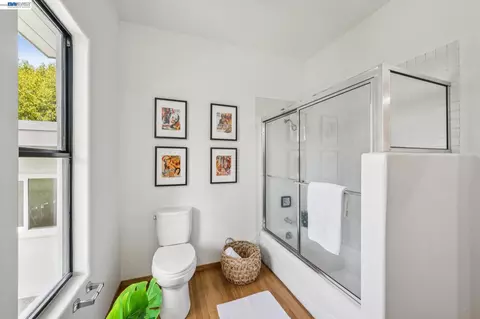 Bath - 1055 Sterling Ave, Berkeley, CA 94708 photo 6 of 6
