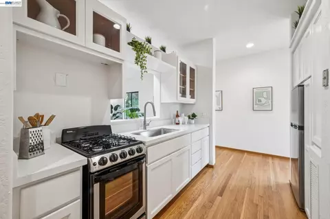 Kitchen - 1055 Sterling Ave, Berkeley, CA 94708 photo 4 of 4