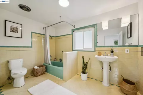 Bath - 1055 Sterling Ave, Berkeley, CA 94708 photo 1 of 6