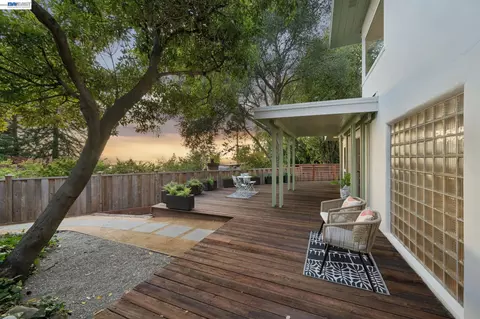 Exterior - 1055 Sterling Ave, Berkeley, CA 94708 photo 5 of 15