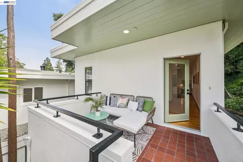 Exterior - 1055 Sterling Ave, Berkeley, CA 94708 photo 12 of 15