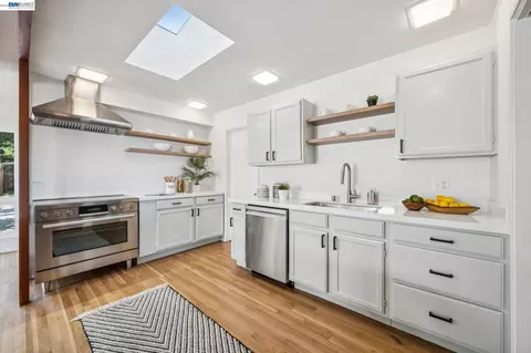Kitchen - 1055 Sterling Ave, Berkeley, CA 94708 photo 3 of 4