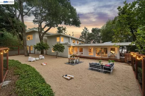 Exterior - 1055 Sterling Ave, Berkeley, CA 94708 photo 2 of 15
