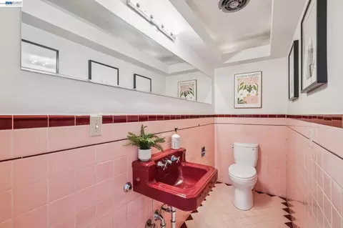 Bath - 1055 Sterling Ave, Berkeley, CA 94708 photo 4 of 6