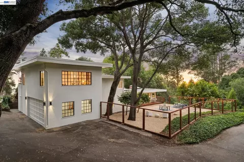 Exterior - 1055 Sterling Ave, Berkeley, CA 94708 photo 3 of 15