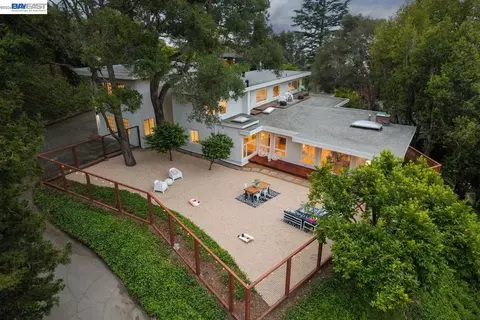 1055 Sterling Ave, Berkeley, CA 94708