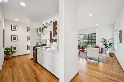 Entry Way - 1055 Sterling Ave, Berkeley, CA 94708 photo 3 of 3