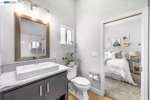Bath - 2599 Walker Pl, Livermore, CA 94550 photo 3 of 6