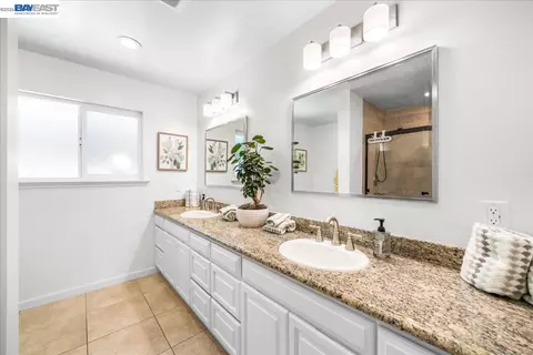 Bath - 2599 Walker Pl, Livermore, CA 94550 photo 2 of 6