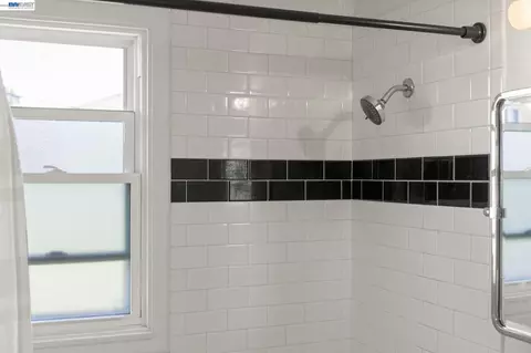 Bath - 1711 3rd St, Alameda, CA 94501 photo 2 of 2