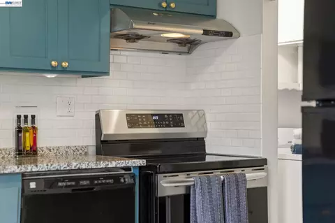 Kitchen - 1711 3rd St, Alameda, CA 94501 photo 3 of 3
