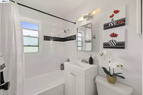 Bath - 1711 3rd St, Alameda, CA 94501 photo 1 of 2