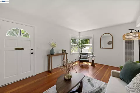 Entry Way - 1711 3rd St, Alameda, CA 94501 photo 2 of 5